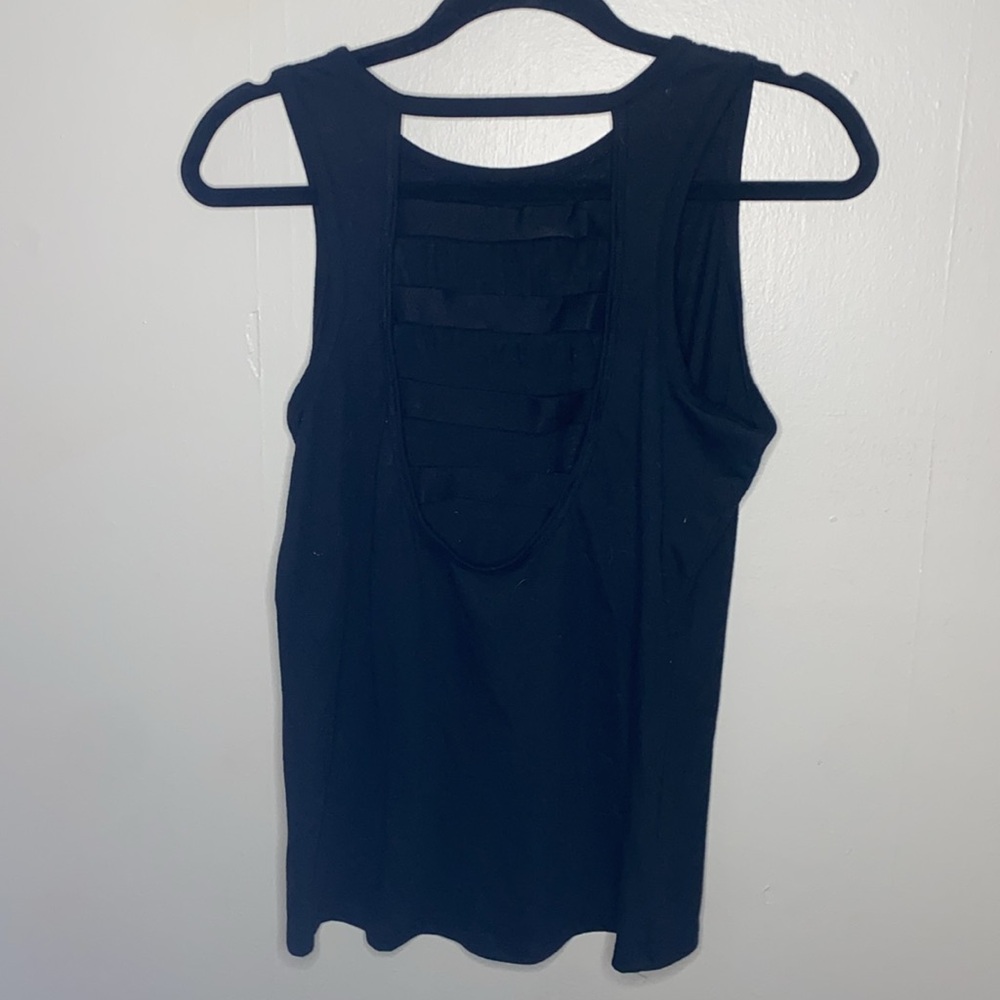 🎈Adorable black workout tee with cute back design! - Picture 6 of 7